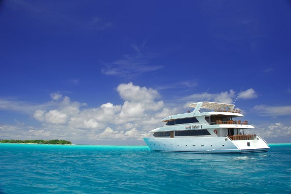 Серф-тур на яхте по Мальдивским островам